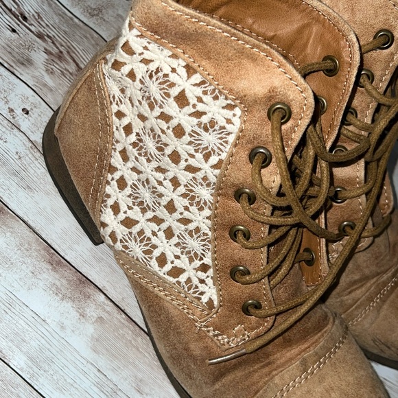 Tan Combat Boot Style Boots - Picture 2 of 4